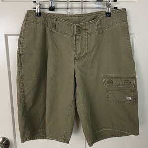 The North Face Green Cargo‎ Hiking Shorts Women's Size 8 Long Bermuda Outdoor